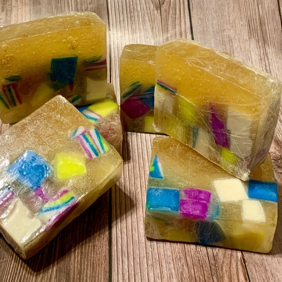 Sold out- Hand crafted artisan translucent soap with vibrant color embeds - Picture 5 of 5